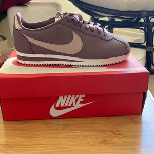 Mauve/ Beige Nike Cortez